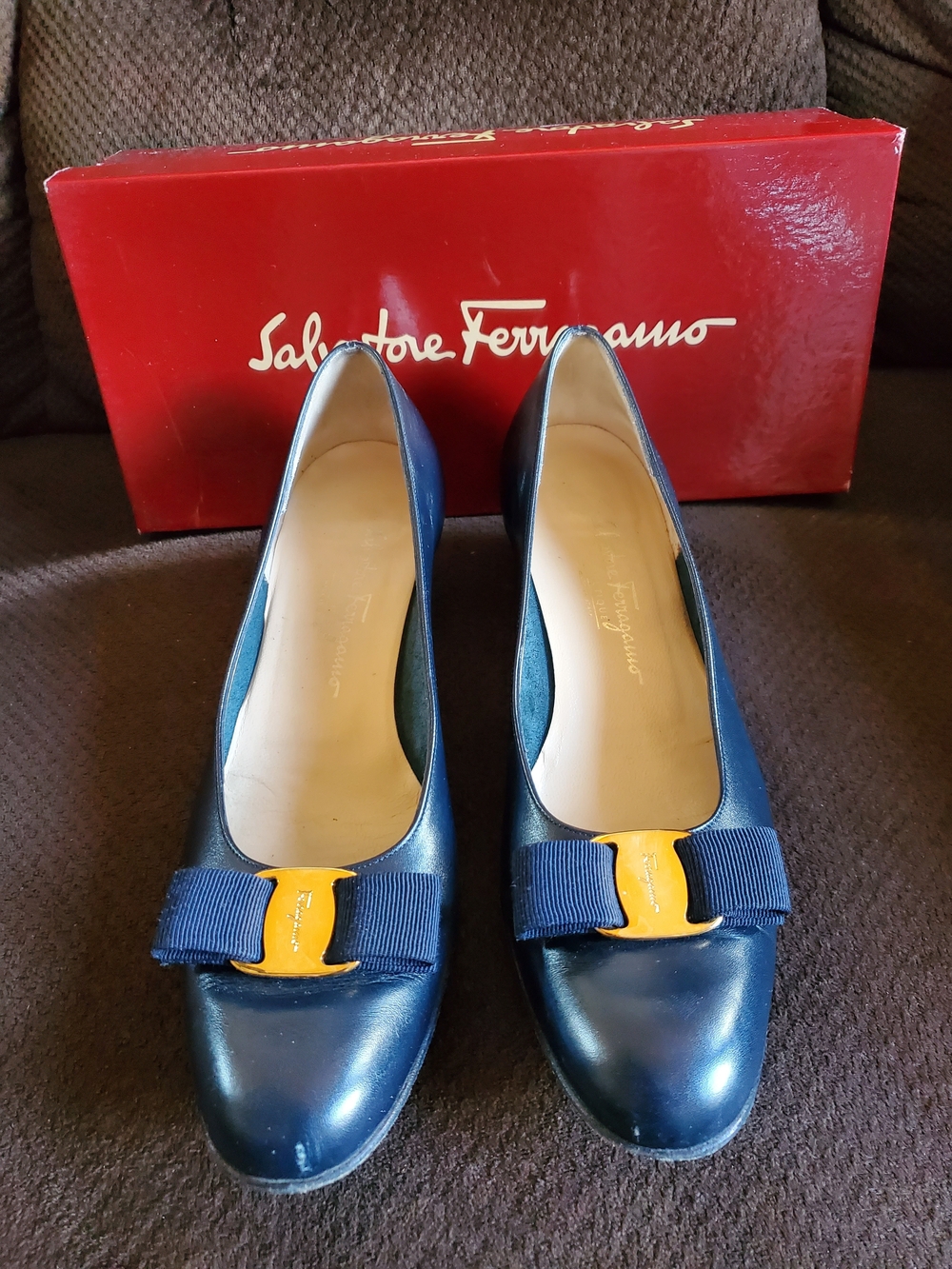 Salvatore Ferragamo Navy Leather Pumps Lillaz  with Gold Accent Size 9.5 AAAA
